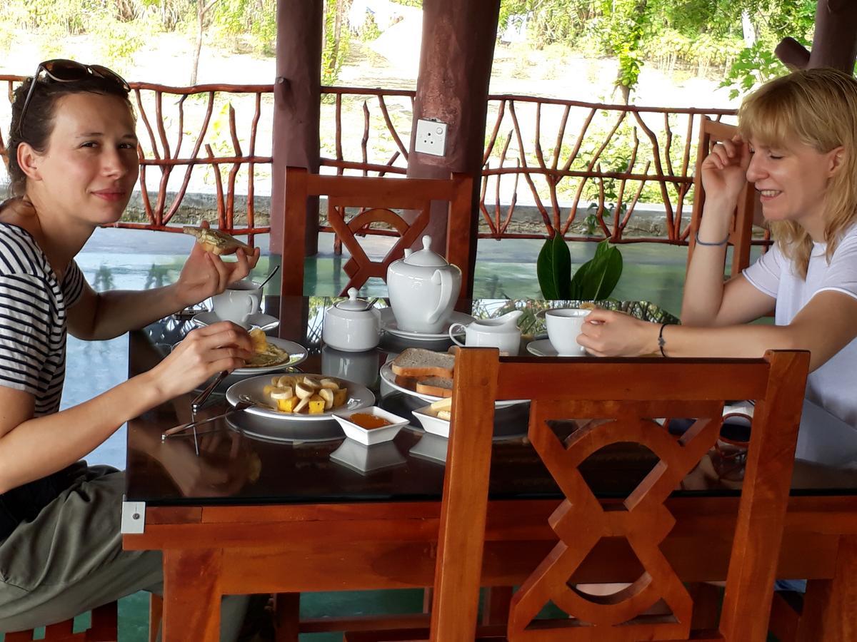 Pearl Cave Cabanas & Resturant Tangalle Exterior photo