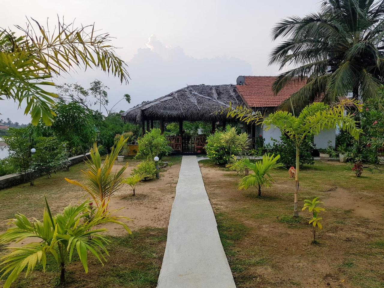 Pearl Cave Cabanas & Resturant Tangalle Exterior photo